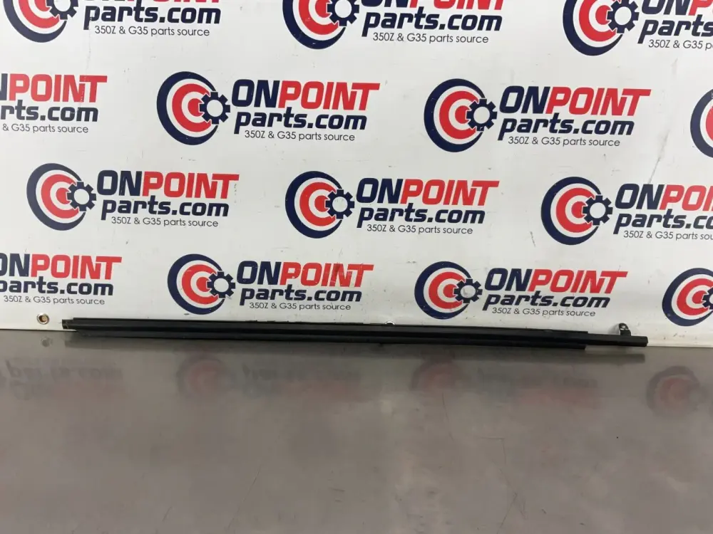 2004 Nissan 350Z Passenger Right Door Window Weatherstrip Moulding OEM 25BF9E2