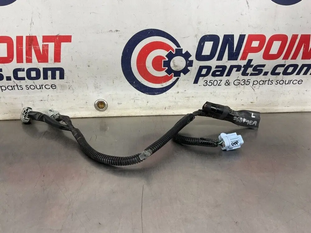 2004 Nissan 350Z Driver Left Tail Buoyant Pig Tail Connector OEM 25BF9EA