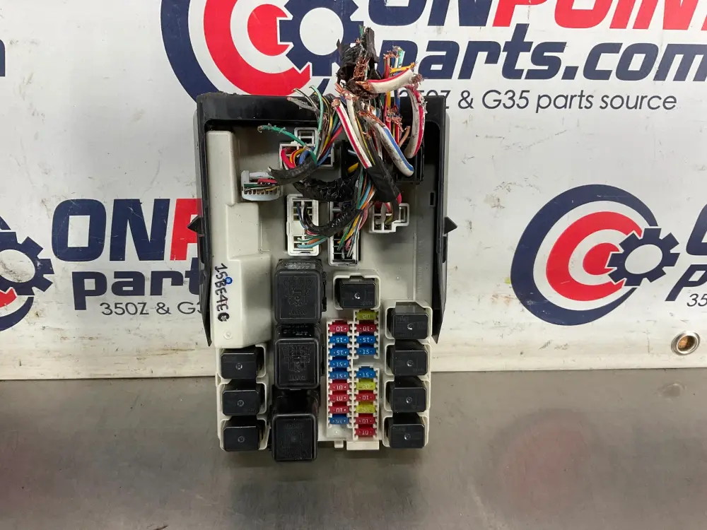 2004 Infiniti G35 IPDM Engine Sizable Fuse Relay Box 284B7 OEM 15BE4EC