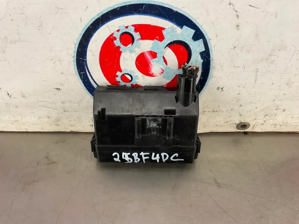 2004 Nissan 350Z Miniature IPDM Engine Relay Fuse Box OEM 25BF4DC