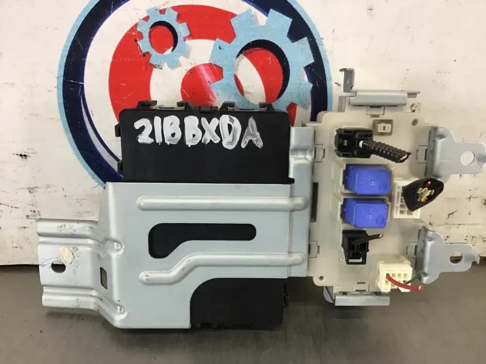 2008 Nissan 350Z Body Control Module Unit BCM Fuse Relay Panel OEM 21BBXDA