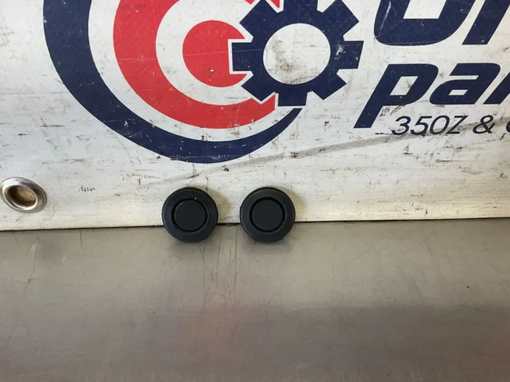 2007 Nissan Z33 350Z Driver Left Door Handle Tpr Grommets OEM 21BGKEA