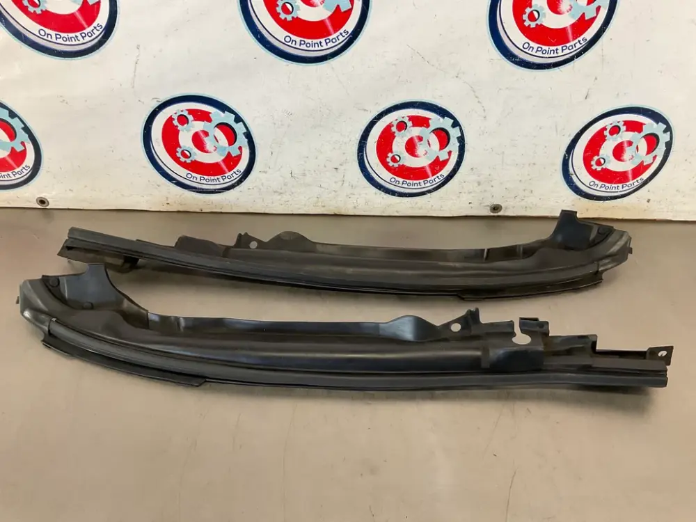 2008 Infiniti G37 Hood Fender Seals 65821 65820 OEM 13BI0D3