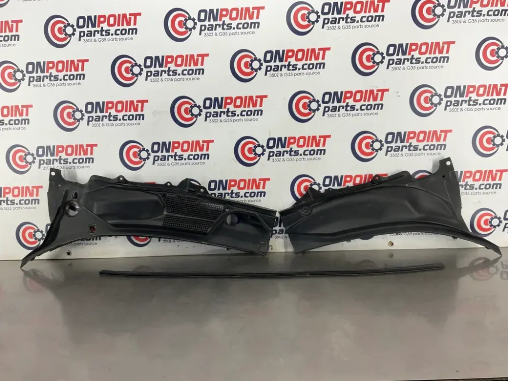 2003 Nissan 350Z Hood Windshield Wiper Cowl 66862 66863 OEM 23BCPE8 | High-Performance Beam Blade