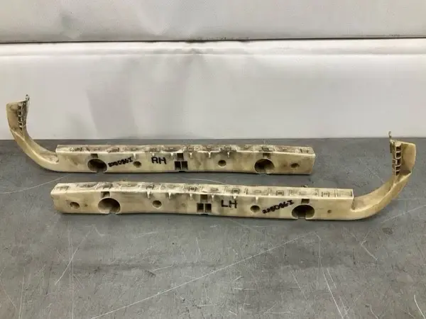 2008 Infiniti V36 G37 Rear Bumper Cover Retainer Bracket Oem 22Bd8Gi