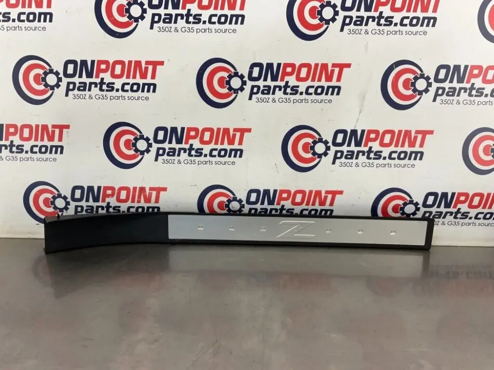 2004 Nissan 350Z Passenger Right Door Threshold Kick Plate Trim OEM 25BF9E7