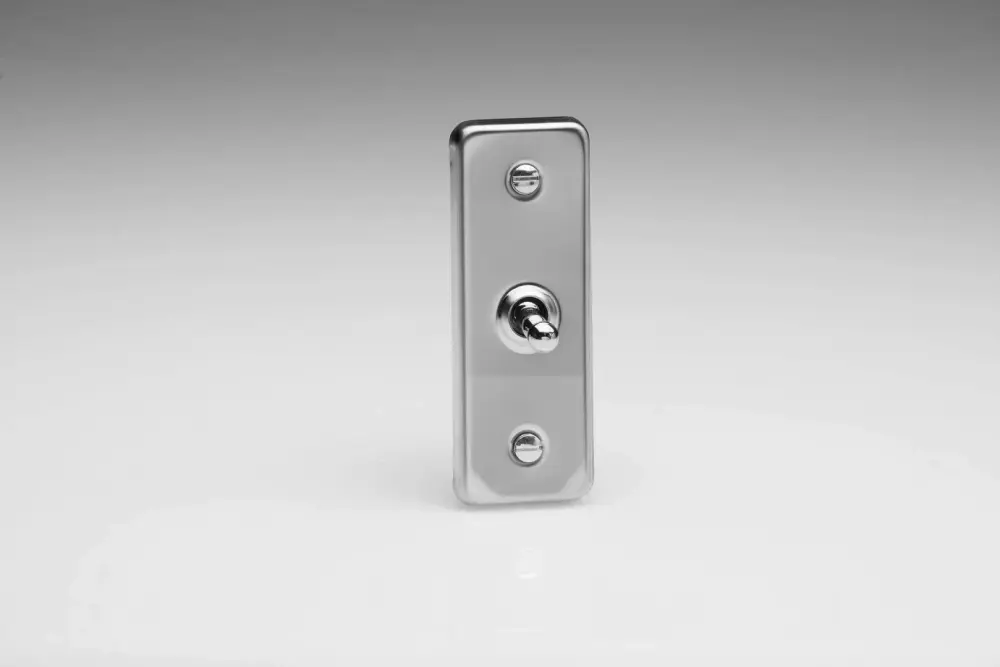 Varilight 1-Gang 10A 1 or 2 Way Toggle Architrave Switch Mirror Chromium