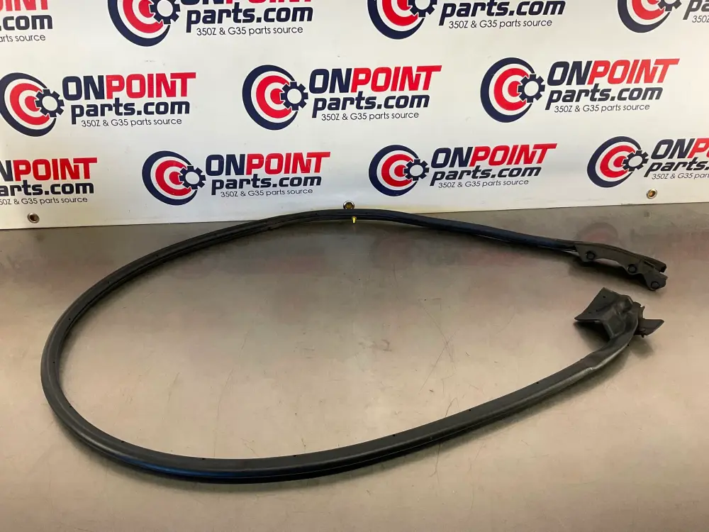 2005 Nissan 350Z Passenger Right Lower Door Seal OEM 25BAEDE