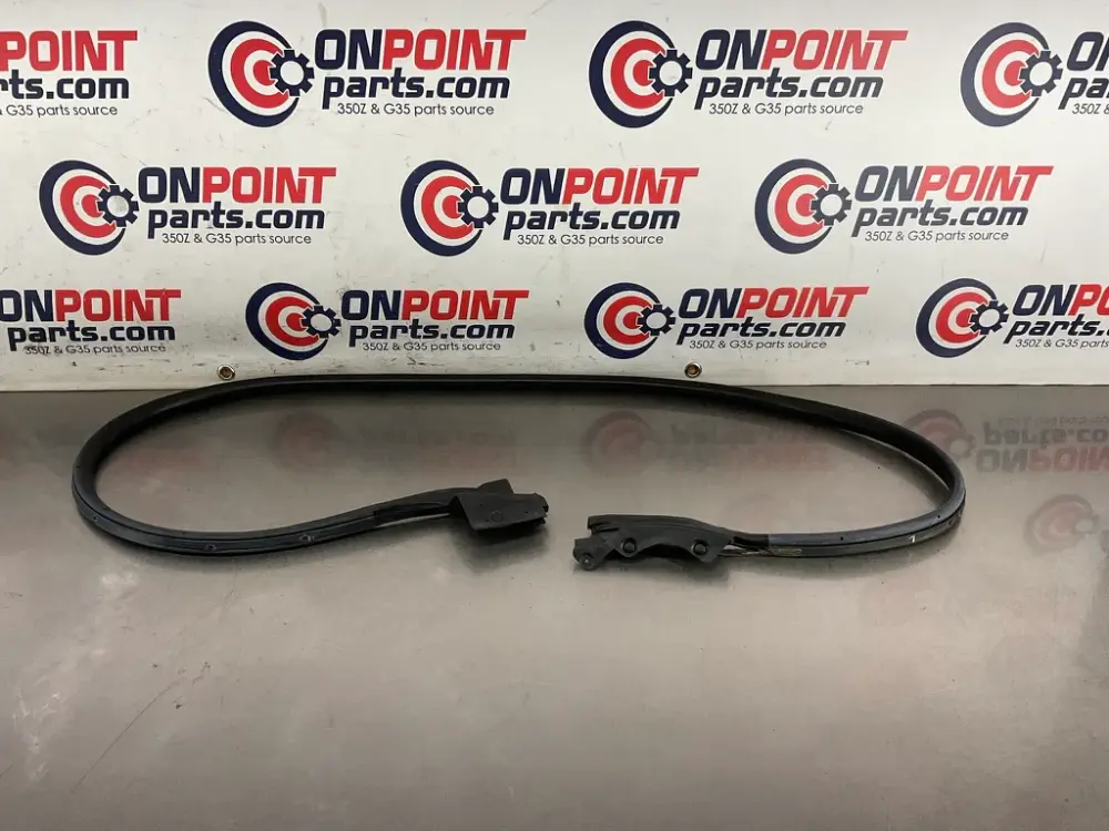 2007 Nissan 350Z Driver Left Lower Door Seal 80831 OEM 25BCBEA