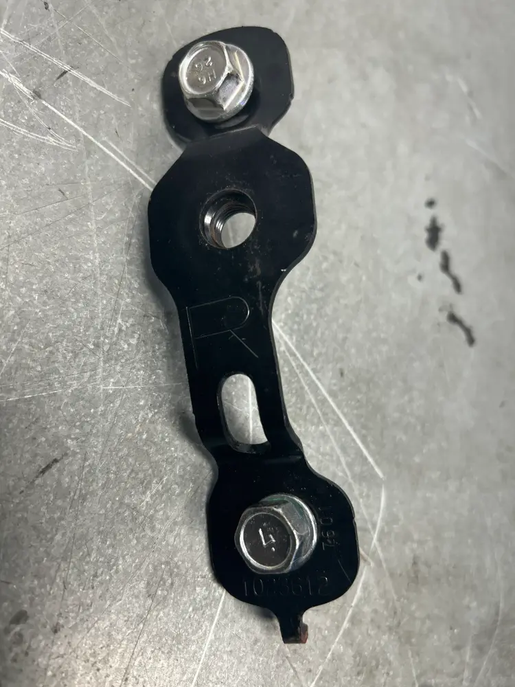 2004 Nissan Z33 350Z Passenger Upper Seatbelt Bracket Oem 22Bdxfe