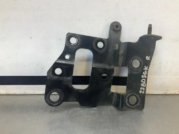 2008 Infiniti V36 G37 Front Passenger Hood Latch Bracket Oem 22Bd8Gk