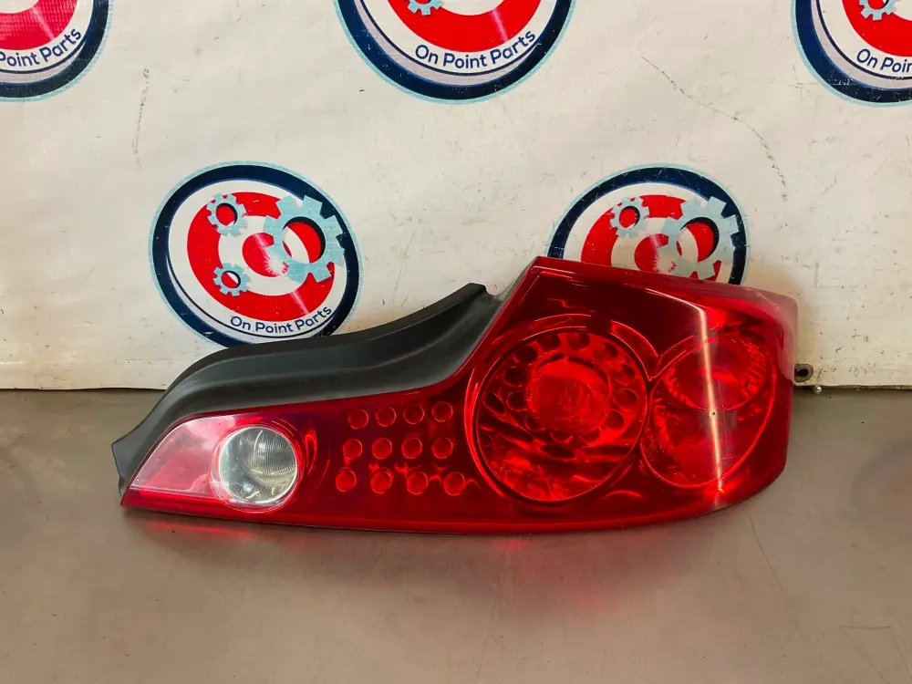 2004 Infiniti G35 Passenger Right Rear Tail Portable Assembly OEM 21BHRD2 Mounting Brackets