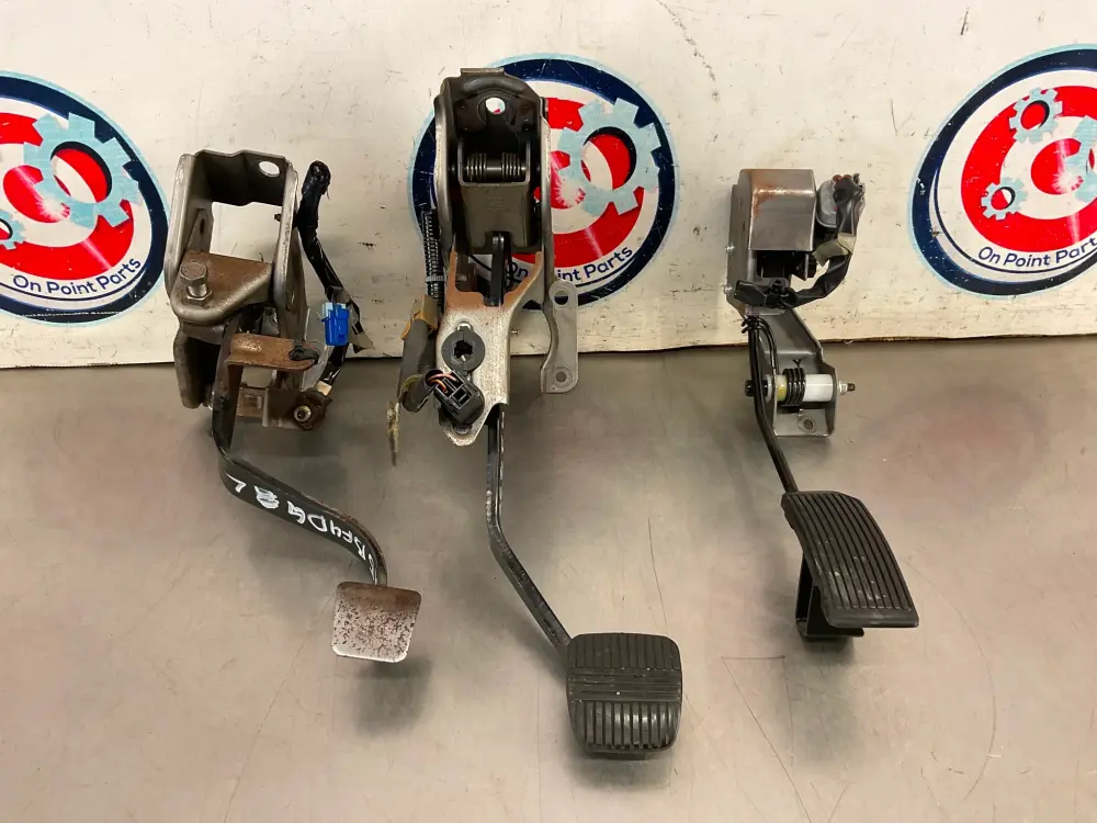 2004 Nissan 350Z Hand-crank Clutch Brake Throttle Pedals OEM 25BF4DG