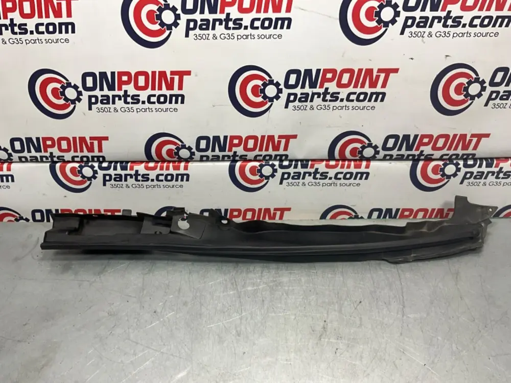 2009 Infiniti V36 G37 Sedan Passenger Right Fender Hood Seal OEM 12BAWFG