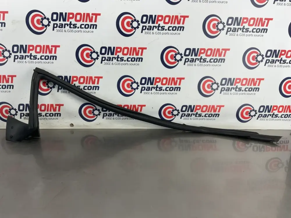 09-20 Nissan 370Z Passenger Right Pillar Weatherstrip 768601EA0A OEM 11BB9DE