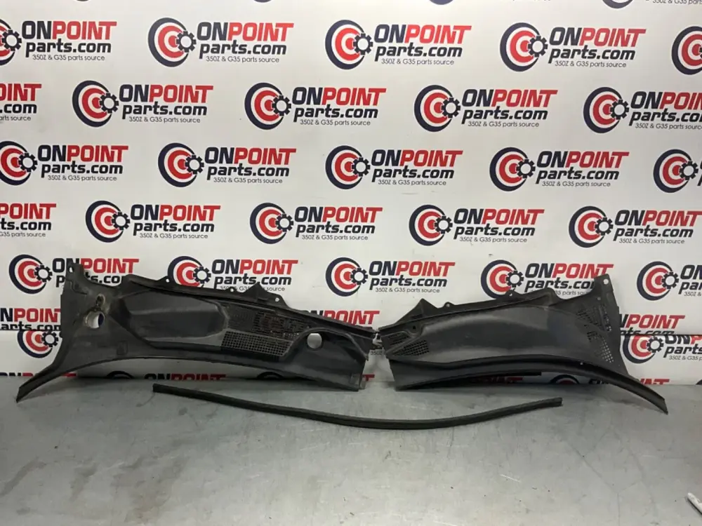 2004 Nissan Z33 350Z Front Left Right Windshield Hood Cowl OEM 14BALF3