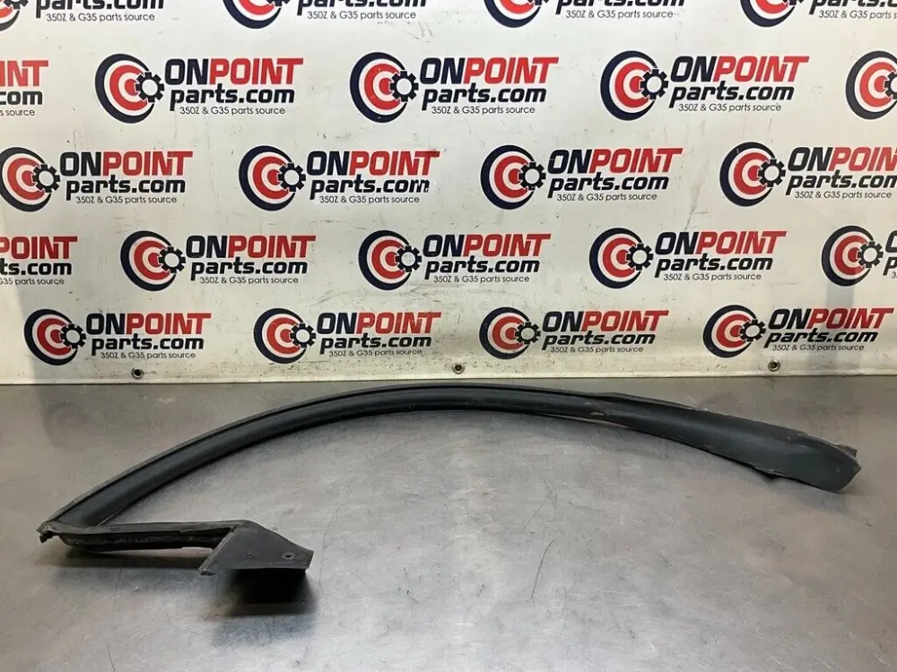 2005 Nissan Z33 350Z Passenger Right -Pillar Weatherstrip Seal OEM 15BDBFE