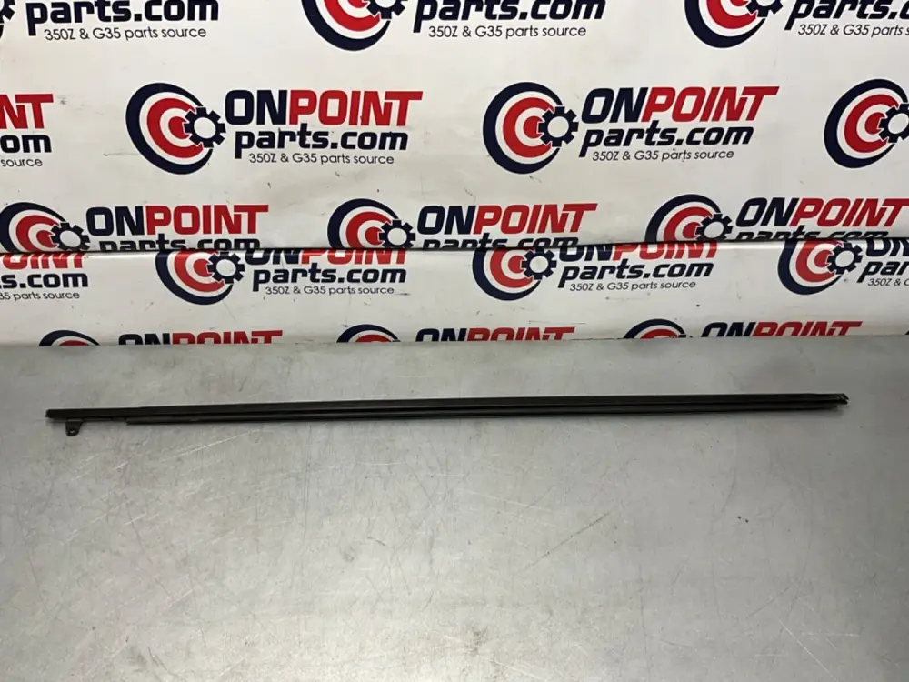 2007 Nissan 350Z Passenger Right Door Window Moulding Weatherstrip OEM 23BIZE3