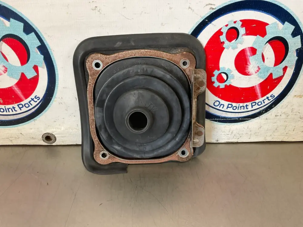 2008 Infiniti G37 Manual Tpr Shift Boot Insulator and Bracket OEM 13BI0DC