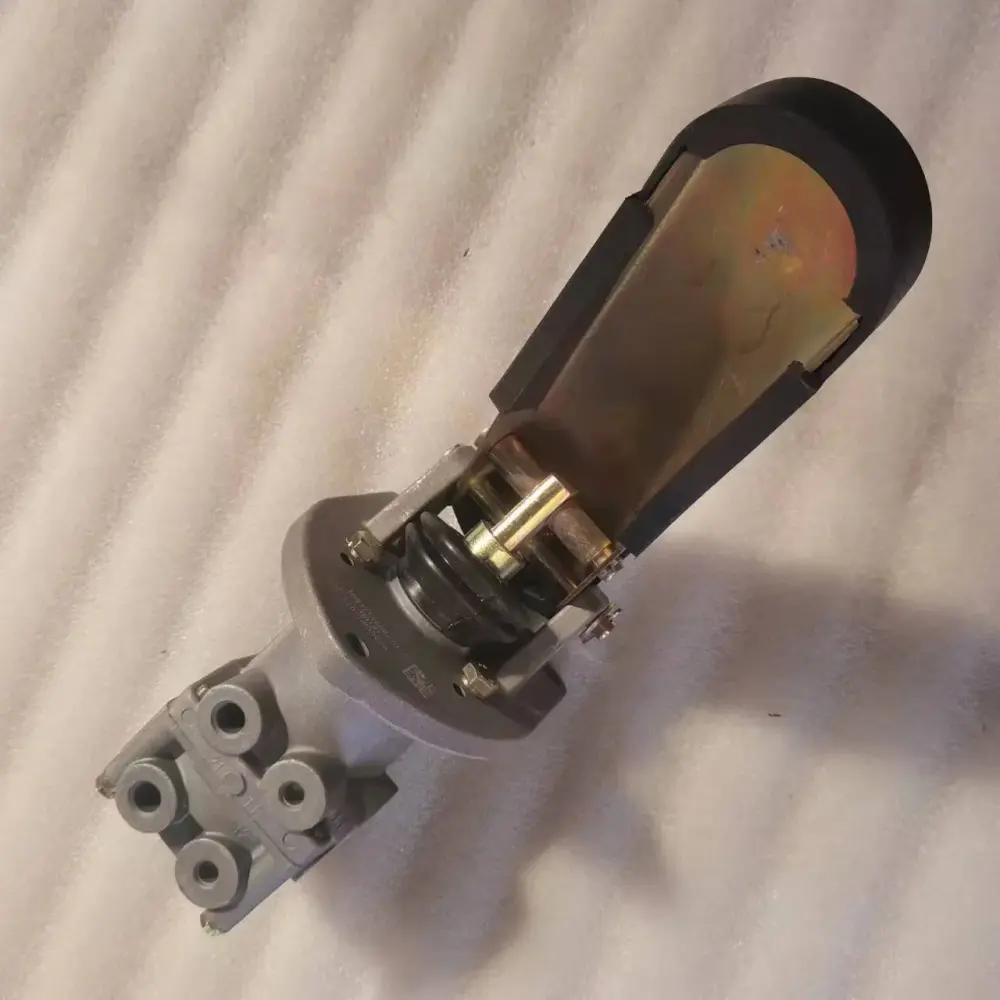 Brake Control Valve TZ53713600040 Sinotruk HOWO Truck