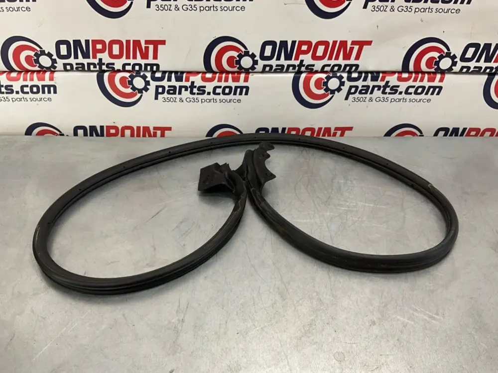 2005 Nissan Z33 350Z Passenger Right Lower Outer Door Seal OEM 24BHQEK