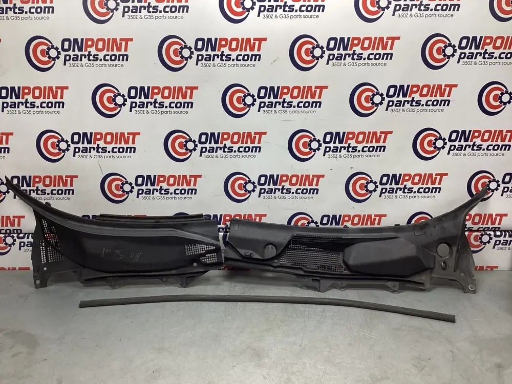 2007 Nissan Z33 350Z Front Left Right Windshield Hood Cowl Vent OEM 25BBMF3