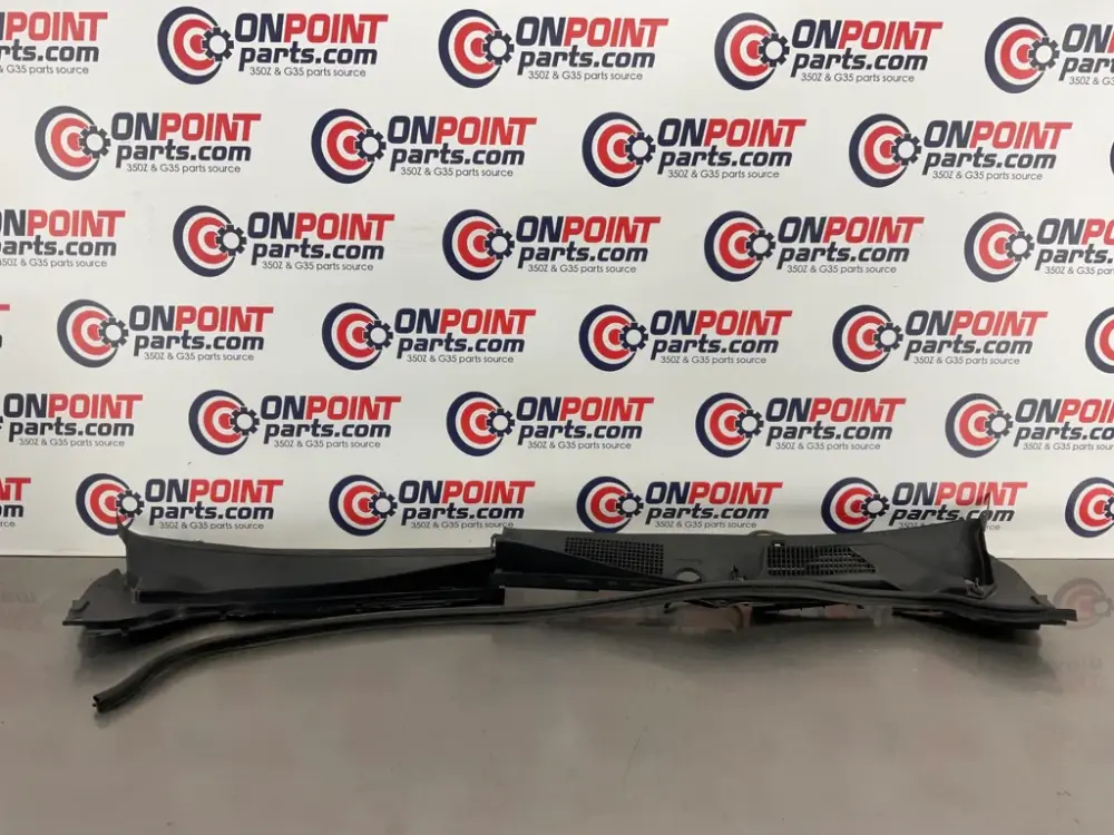 2004 Infiniti G35 Windshield Wiper Hood Cowl Assembly 66863 66862 OEM 12BK8D3 Track Use